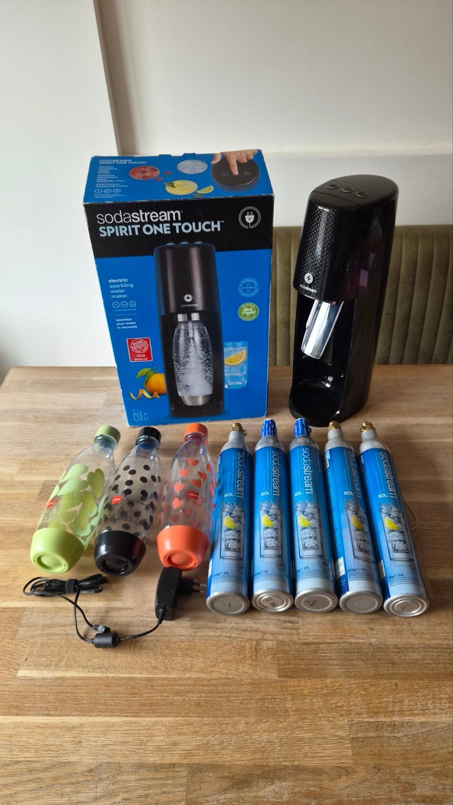 Sodastream Spirit One Touch met 5 CO2 cilinders en 3 flessen, Witgoed en Apparatuur, Ophalen of Verzenden, Zo goed als nieuw