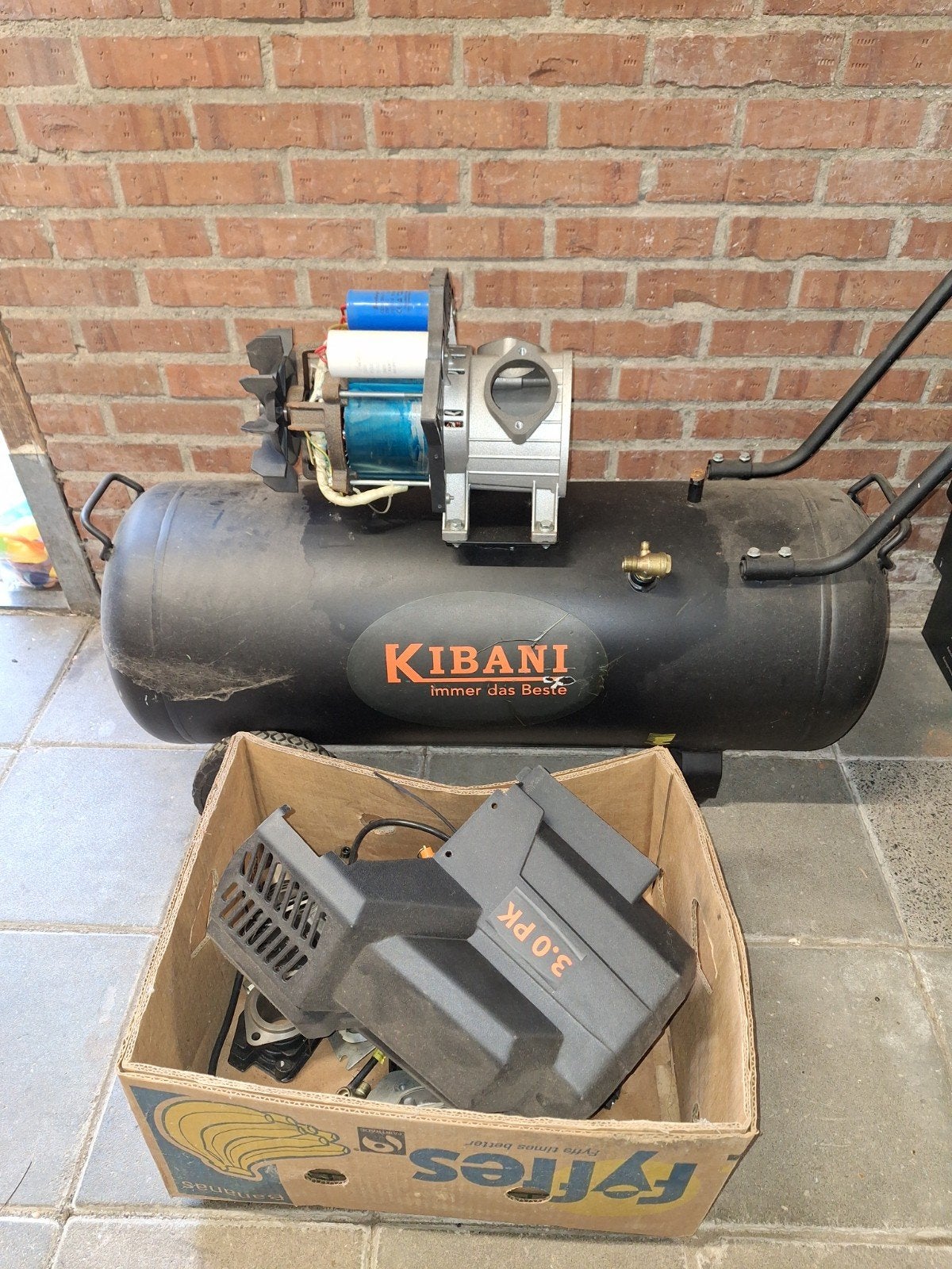 Kibana compressor met 3.0 PK motor. Defect!, Doe-het-zelf en Verbouw, 100 liter of meer, Ophalen, Gebruikt, Mobiel