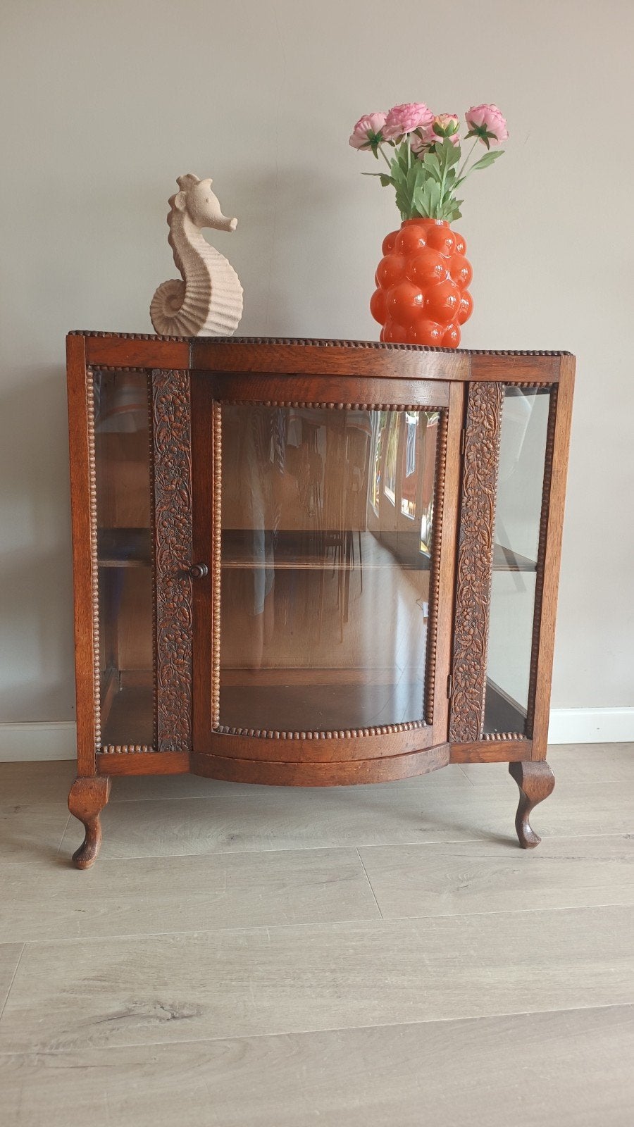 Schitterend vintage vitrinekastje met gebold glas, Ophalen, Glas, Met deur(en), 50 tot 100 cm
