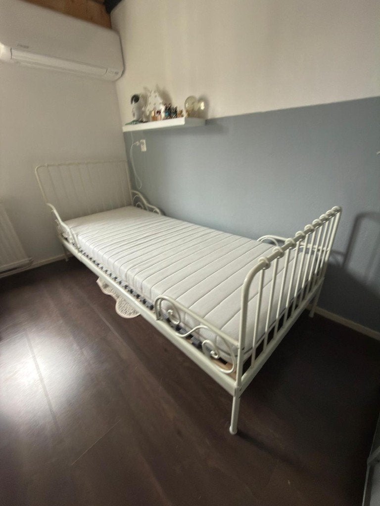 Stalen 1persoons bed+matras, Huis en Inrichting, Ophalen, Gebruikt, Eenpersoons, Wit