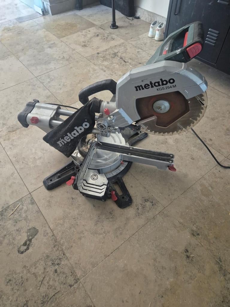 Metabo KGS 254 M Afkortzaag - Zo goed als nieuw, Doe-het-zelf en Verbouw, Gereedschap | Zaagmachines, Ophalen of Verzenden
