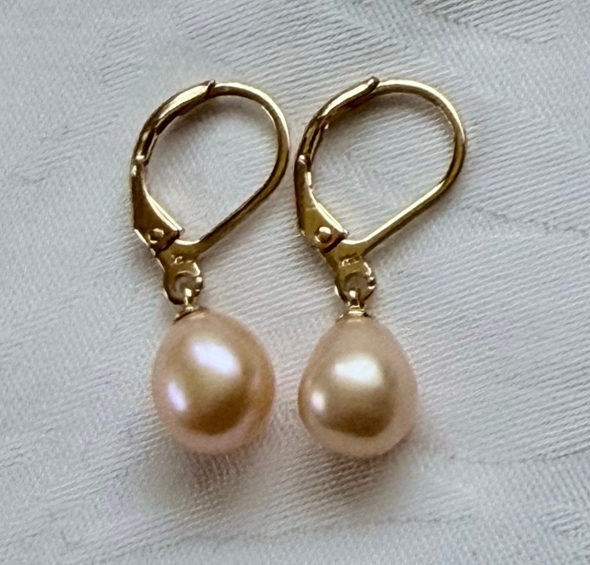 Oorbellen met druppelvormige pastel roze parels, 14k goud, Hangers, Nieuw, Ophalen of Verzenden, Met edelsteen
