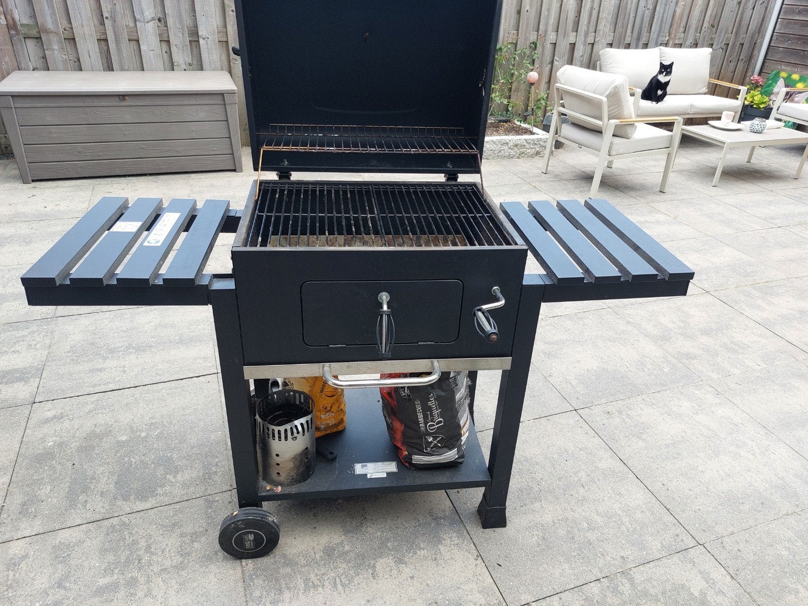 Barbeque houtskool central park incl. hoes, Ophalen, Zo goed als nieuw