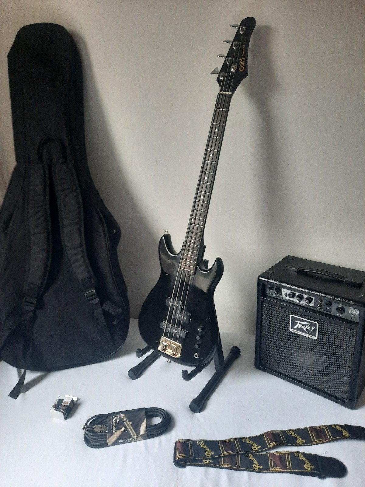 Cort Shortscale bas Peavey basversterker en alle toebehoren, Ophalen, Zo goed als nieuw, Elektrisch