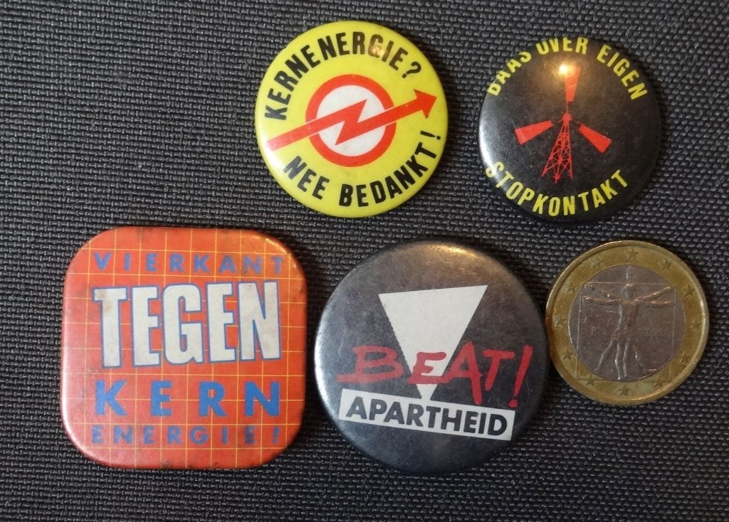 4x leuke PROTEST buttons / speldjes ANTI KERNENERGIE (18), Verzamelen, Ophalen of Verzenden, Gebruikt, Overige onderwerpen, Button