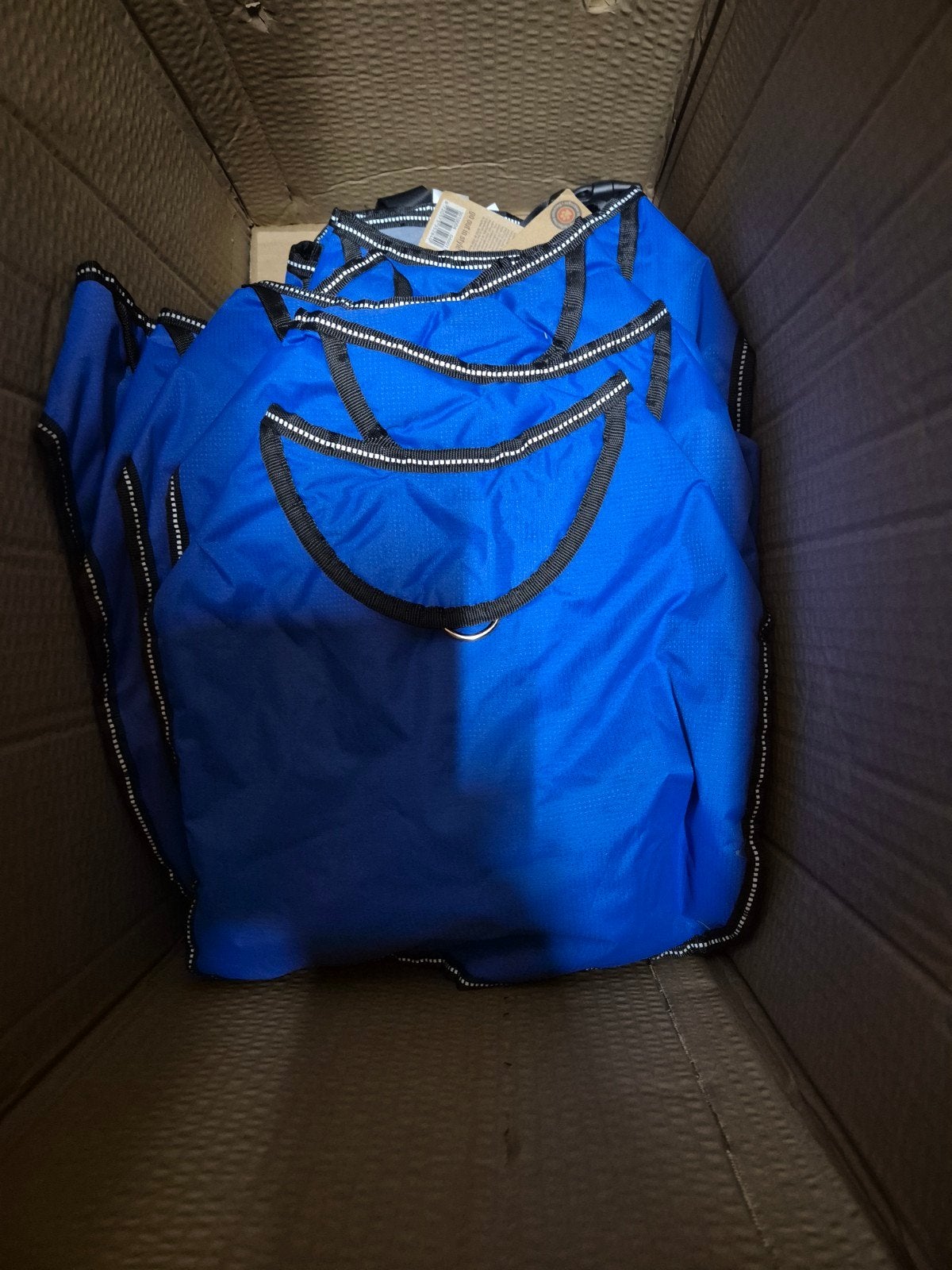 te koop een partij van 60 nieuwe hondenjassen., Dieren en Toebehoren, Ophalen, Nieuw