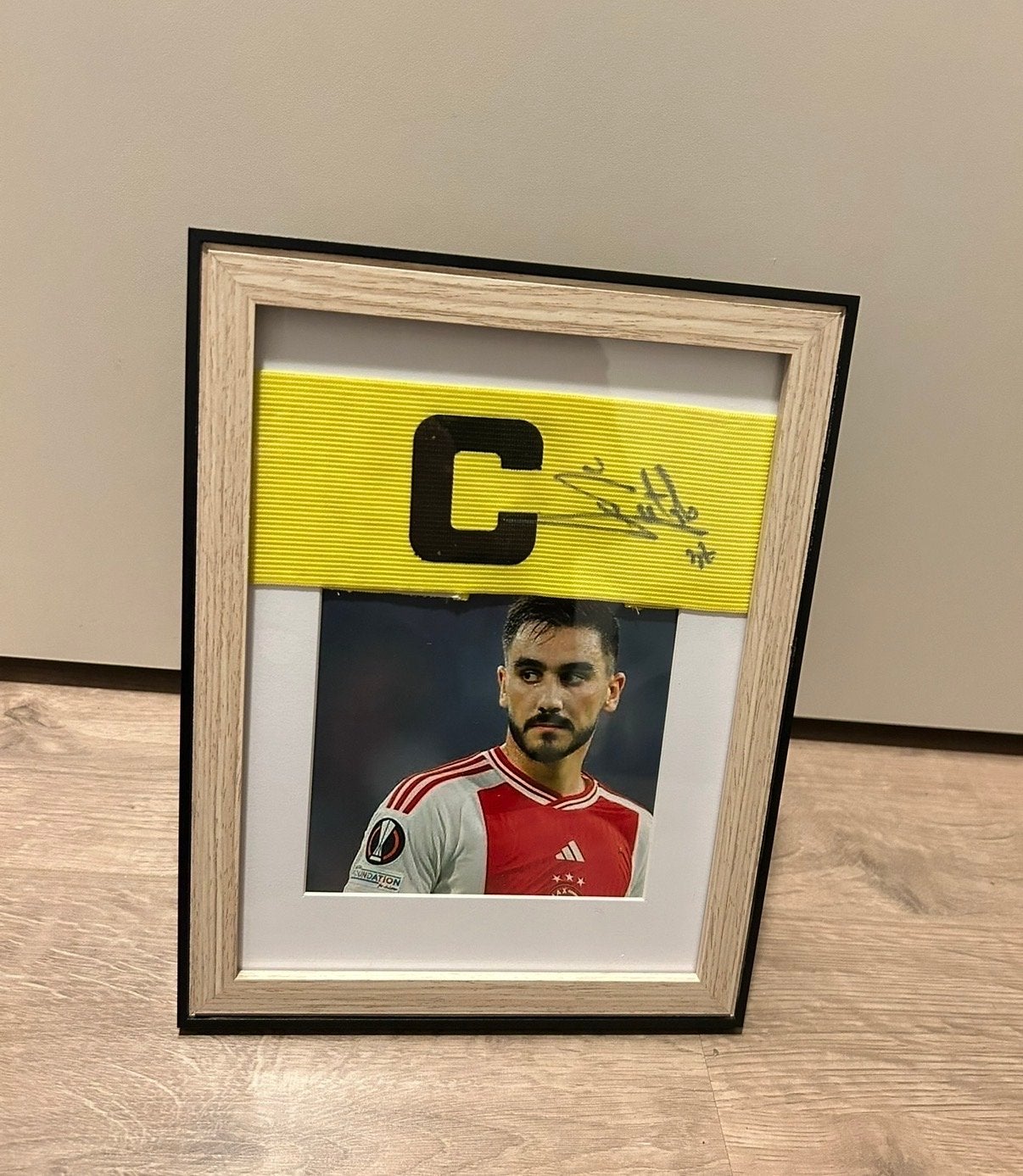 Gesigneerde aanvoerdersband Sutalo Ajax + bewijs, Ophalen of Verzenden, Zo goed als nieuw, Ajax, Overige typen