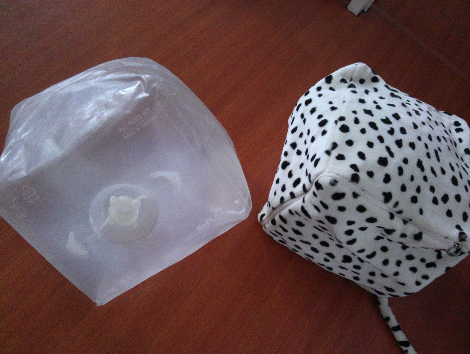 Zachte poef met dalmatiërprint - Zo goed als nieuw, Minder dan 50 cm, Modern, Speels, Kunststof, Vierkant