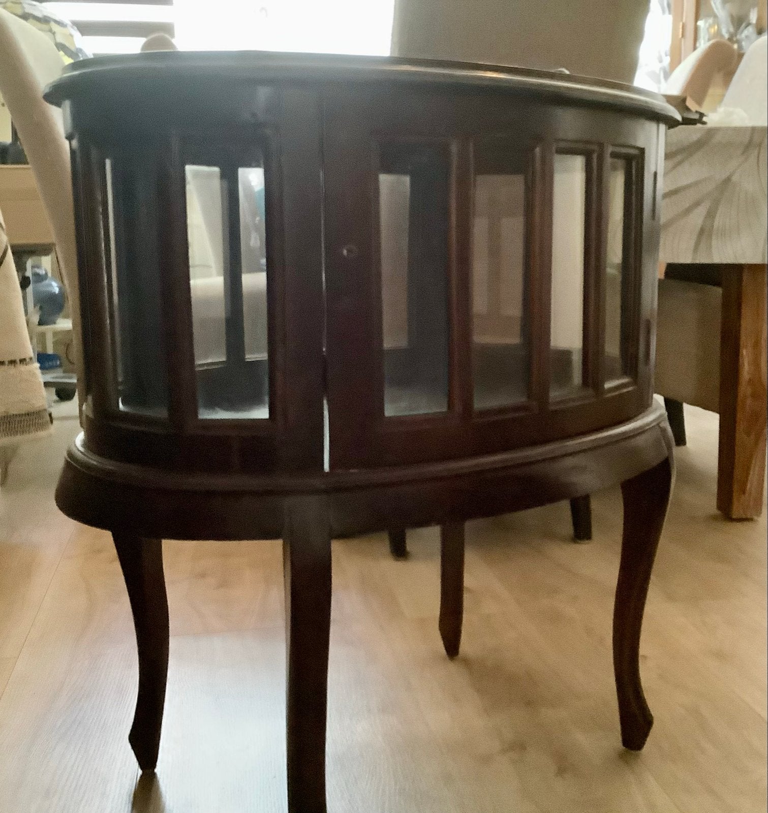 Antieke ronde vitrinekast/theekast met gebogen glas, Ophalen