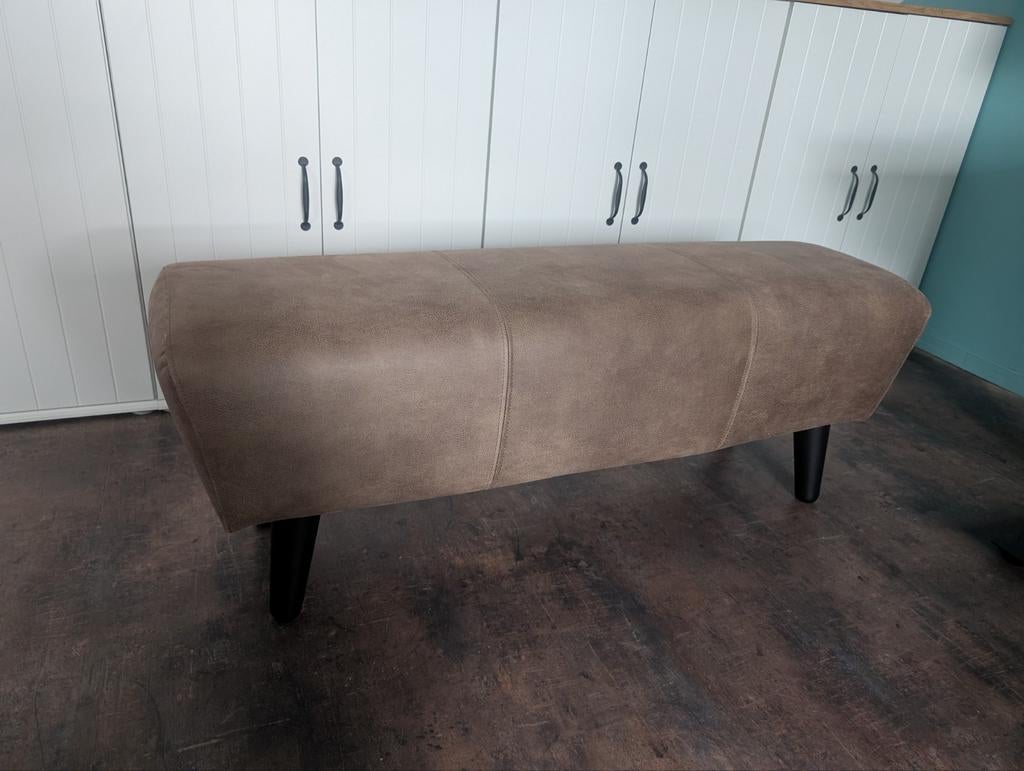 Hocker Felix - taupe - leder Tennessee - 45x123x40 cm, Huis en Inrichting, Banken | Voetenbanken en Poefen, Zo goed als nieuw