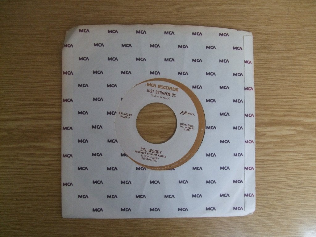 BILL WOODY    JUST BETWEEN US / I LOVE YOU, 7 inch, Ophalen of Verzenden, Zo goed als nieuw, Rock en Metal