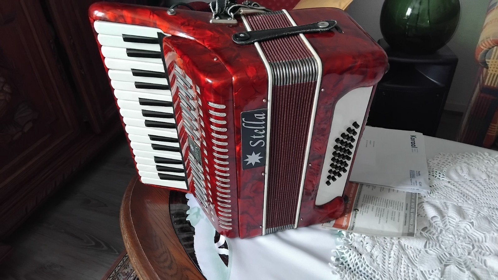 Stella Toetsaccordeon - Rood, Gebruikt, Muziek en Instrumenten, Accordeons, Overige merken, Gebruikt, Met riemen, Overige formaten