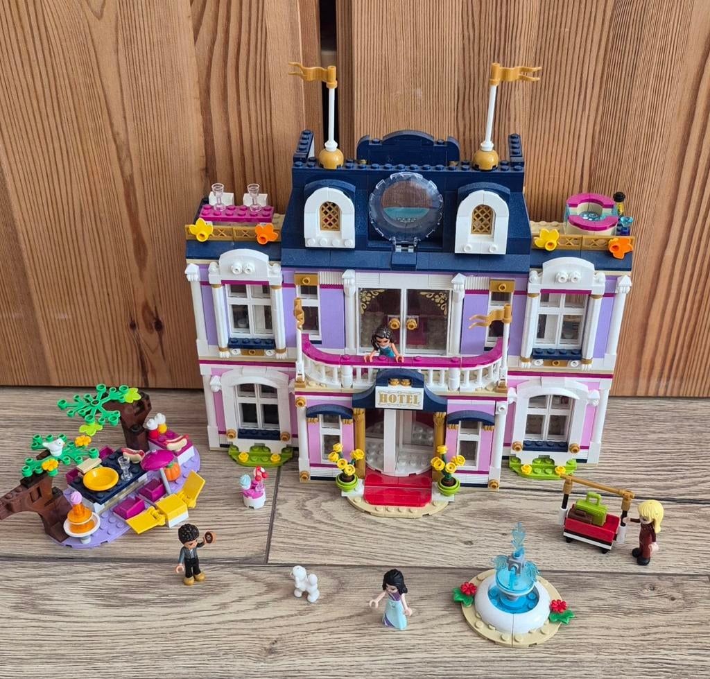 Lego Friends Heartlake Grand Hotel 41684, Compleet, Lego, Friends, Ophalen of Verzenden