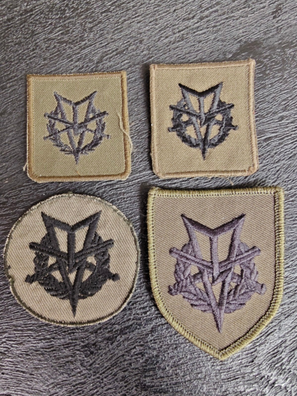 4 verschillende borstemblemen MLV militaire lichamelijke vaa, Ophalen of Verzenden, Landmacht, Nederland