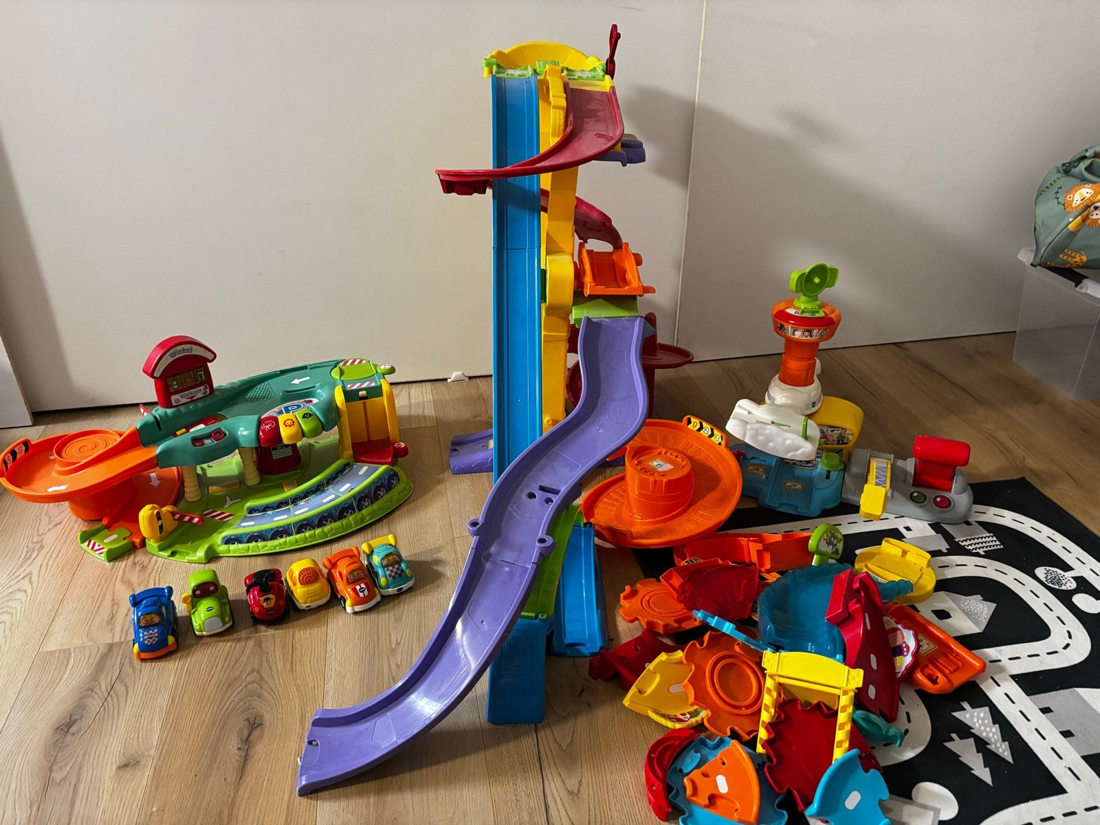 VTech Toet Toet Auto's set: Garage, Vliegveld, Racebaan, Ophalen, Gebruikt