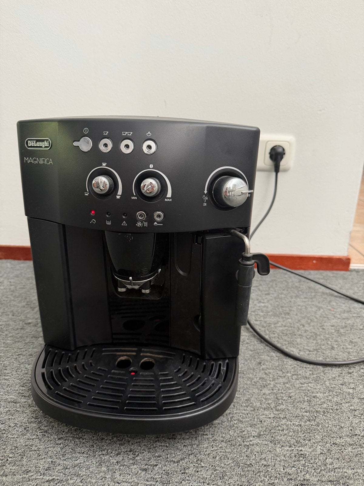 DeLonghi Magnifica Koffiemachine - Zwart