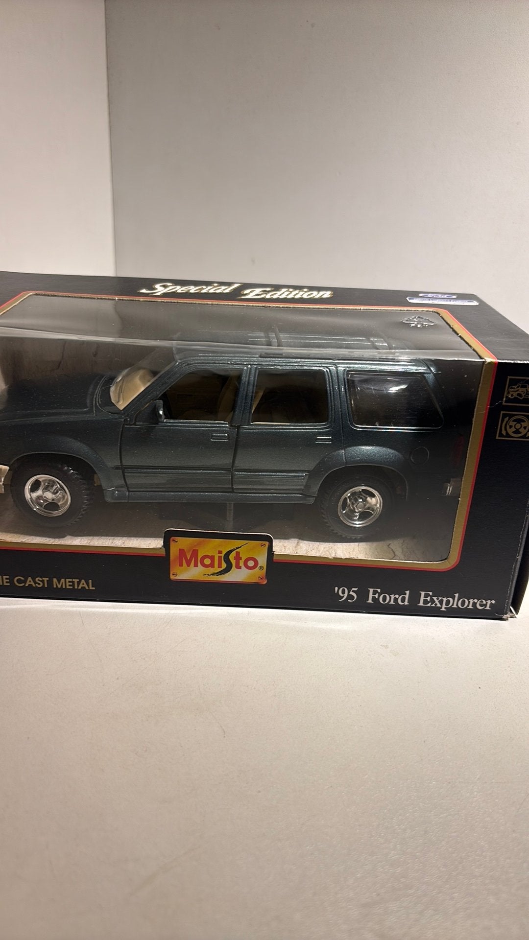 Ford explorer 1995 maisto 1.24, Maisto, Ophalen of Verzenden, A, A