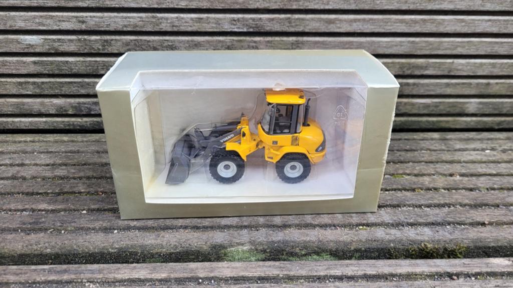 Volvo metal model van motorart 1:43, Hobby en Vrije tijd, Modelauto's | 1:43, Ophalen of Verzenden, Zo goed als nieuw, Auto, Overige merken