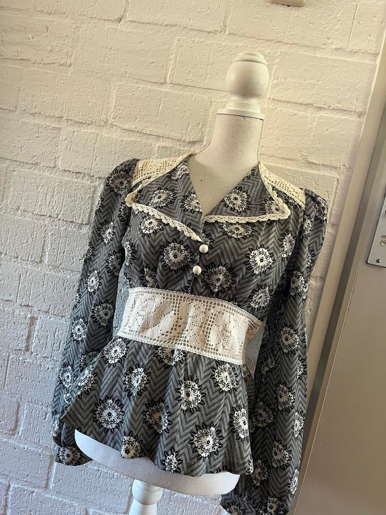 40 42 Vintage Zwart-Witte Blouse Gehaakt Tussenstuk (40/42), Kleding | Dames, Ophalen of Verzenden, Gedragen, Maat 42/44 (L), Zwart