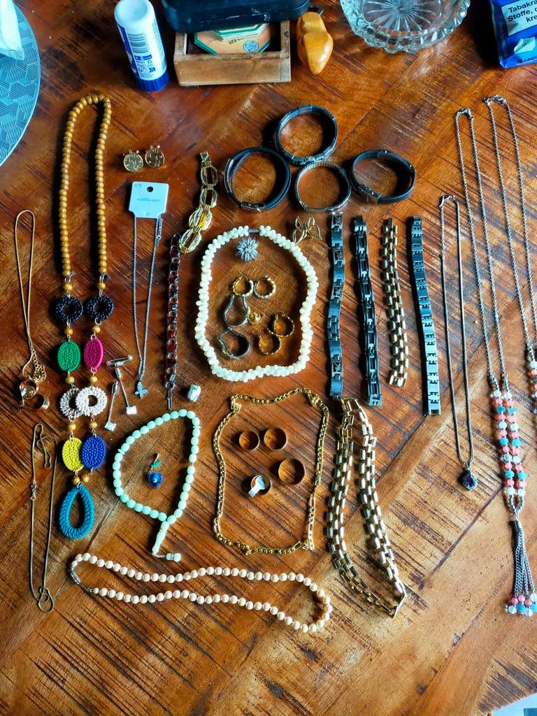 Opruiming sieraden, Contacten en Berichten, Muziek maken en Bandleden