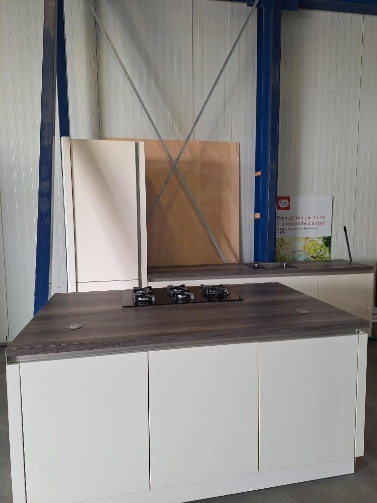 Complete keuken Compleet met APP 120Keukens op voorraad 2904