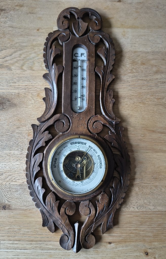 Barometer hout met fraai houtsnijwerk, Ophalen of Verzenden, Gebruikt, Barometer