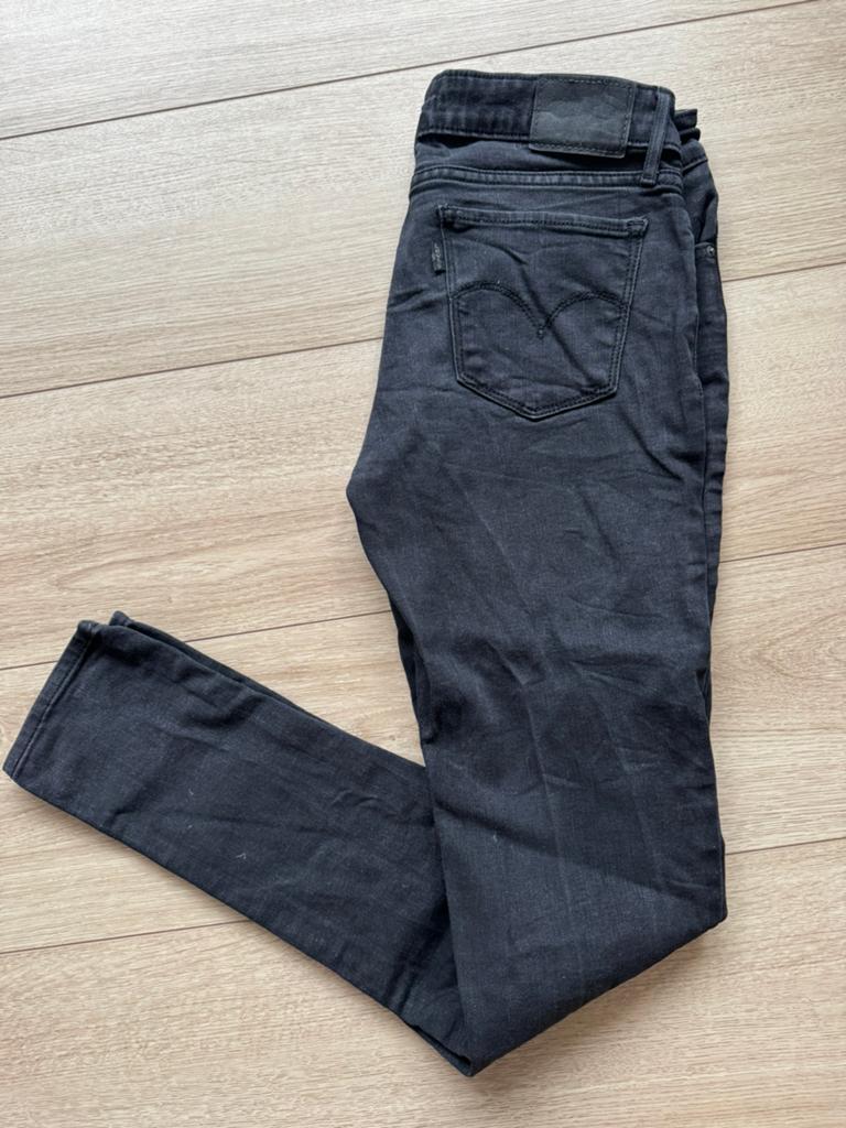 Levi’s Skinny 711 | zwart | 28x32, Kleding | Dames, Spijkerbroeken en Jeans, Ophalen of Verzenden, Gedragen, Zwart, W28 - W29 (confectie 36)