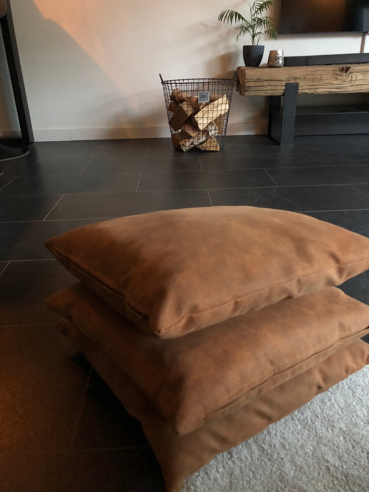 Bruine (cognac) sier kussens te koop in Ede, Ophalen, 50 tot 100 cm, Zo goed als nieuw, Minder dan 50 cm