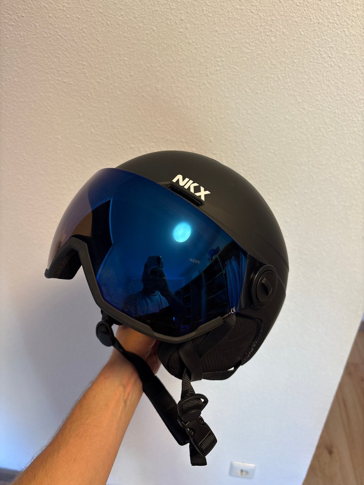 NKX Skihelm met blauw vizier - Zo goed als nieuw, Overige typen, Zo goed als nieuw, Skiën, Ophalen