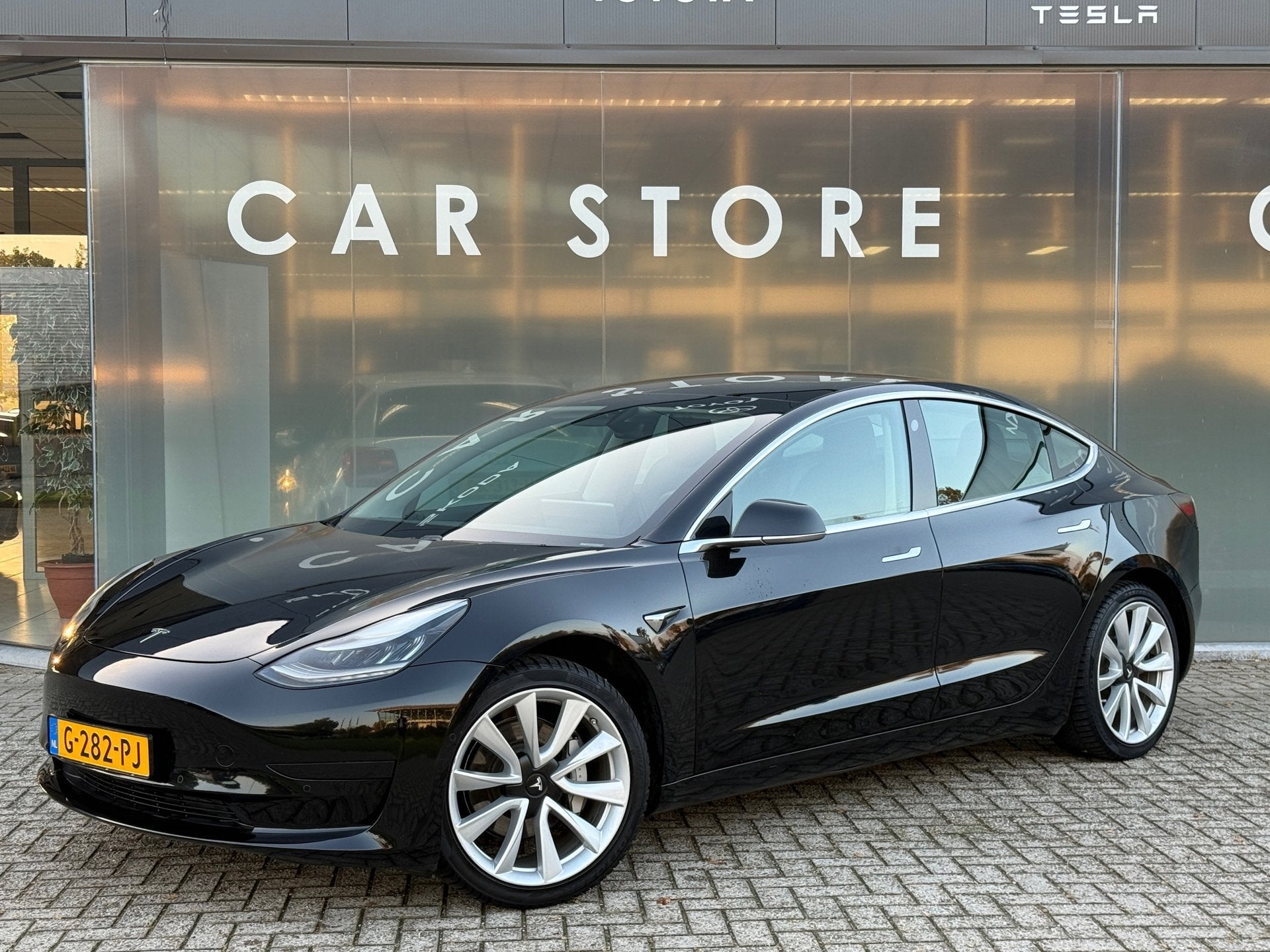 Tesla Model 3 Standard RWD Plus 60 kWh Autopilot, Auto's, Automaat, Achterwielaandrijving, Gebruikt, Zwart