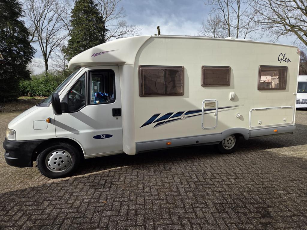 McLouis Glen 363 Lichtgewicht met Airco en Fransbed, Caravans en Kamperen, Campers, Particulier, tot en met 4, Half-integraal
