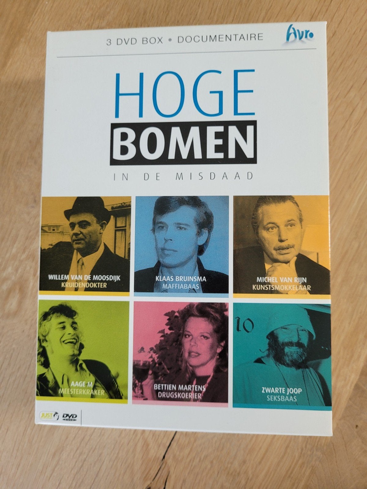 Hoge Bomen in de Misdaad - 3 DVD Box Documentaire, Oorlog of Misdaad, Zo goed als nieuw, Vanaf 12 jaar, Inclusief doosje