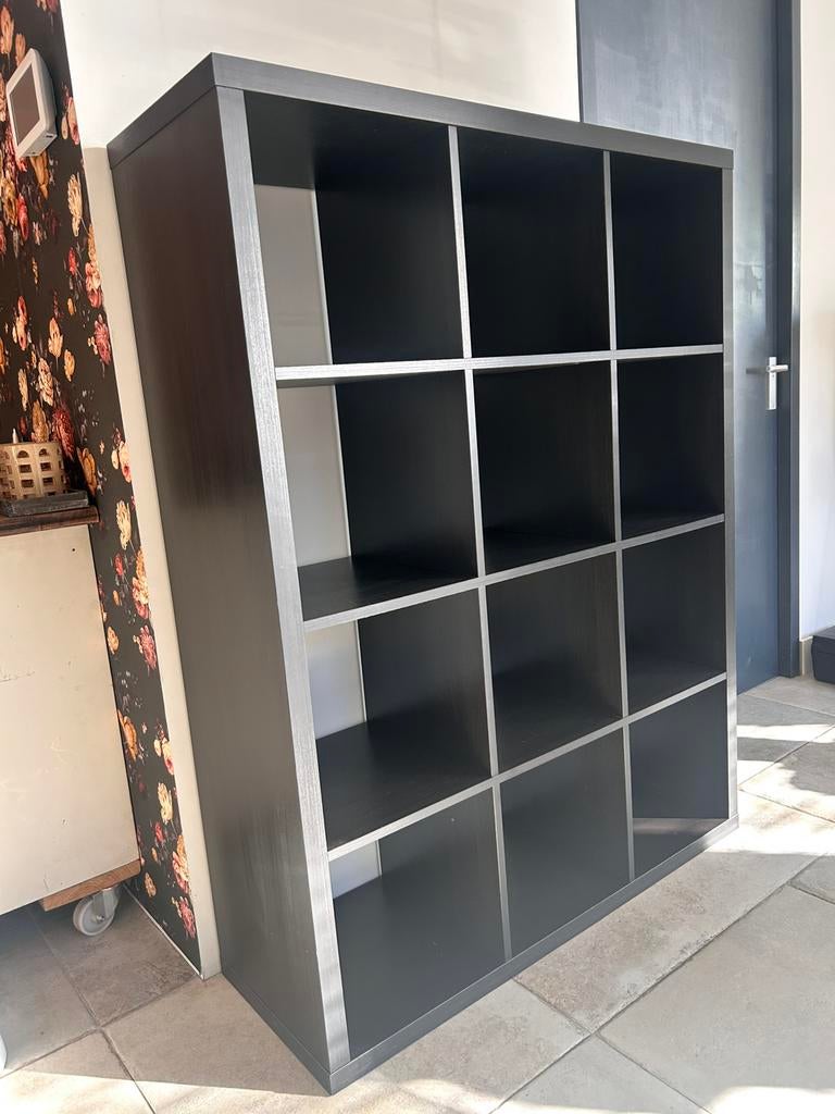 Ikea Kallax kast zwart, Huis en Inrichting, Kasten | Roldeurkasten en Archiefkasten, Ophalen of Verzenden, Zo goed als nieuw, 25 tot 50 cm