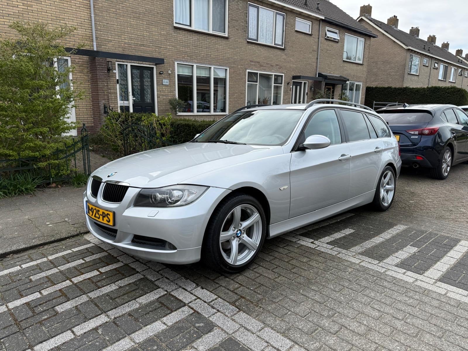 BMW 3-Serie 2.0 320I Touring 2008 Grijs, Auto's, 13 km/l, Achterwielaandrijving, 1995 cc, Zwart