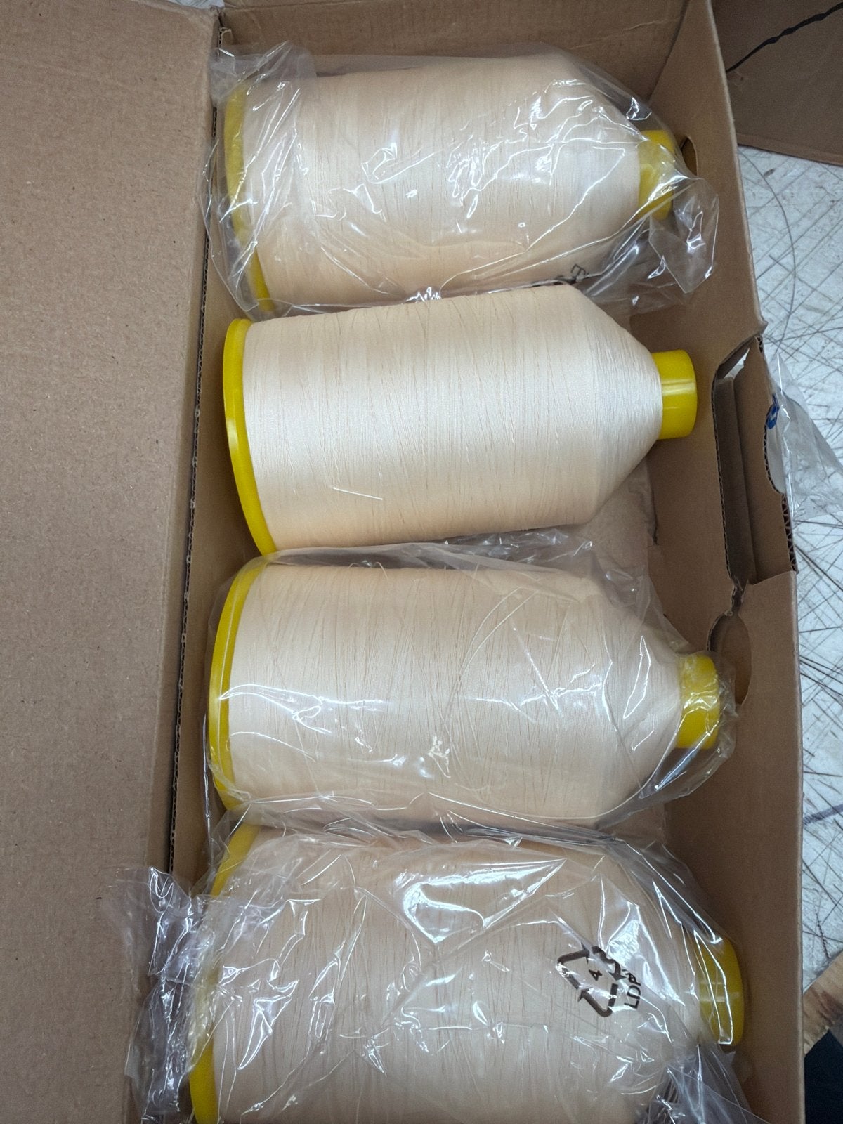 AMANN GROUP Strongbond 40/V69 naaigaren - 4 stuks, Nieuw, Ophalen of Verzenden, Garen of Naald(en), Nvt