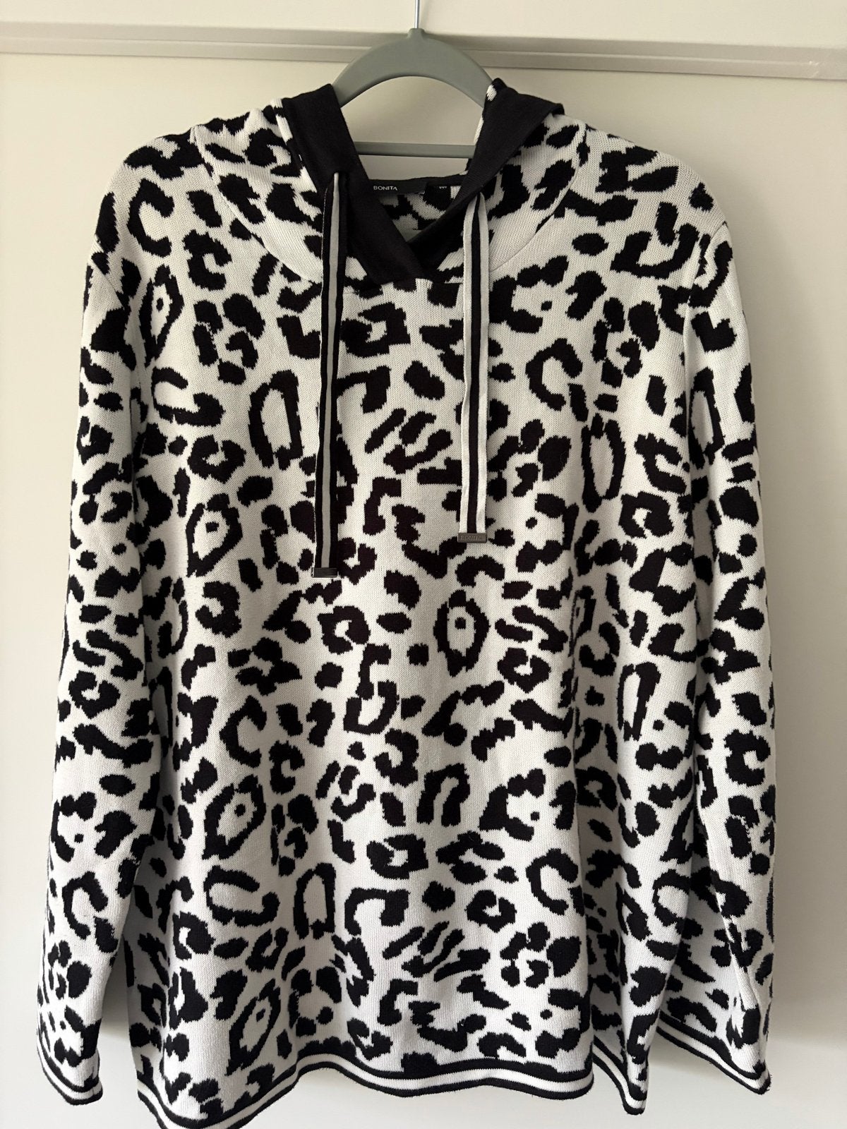 Bonita hoodie met luipaardprint, Kleding | Dames, Ophalen of Verzenden, Zo goed als nieuw, Maat 38/40 (M), Zwart