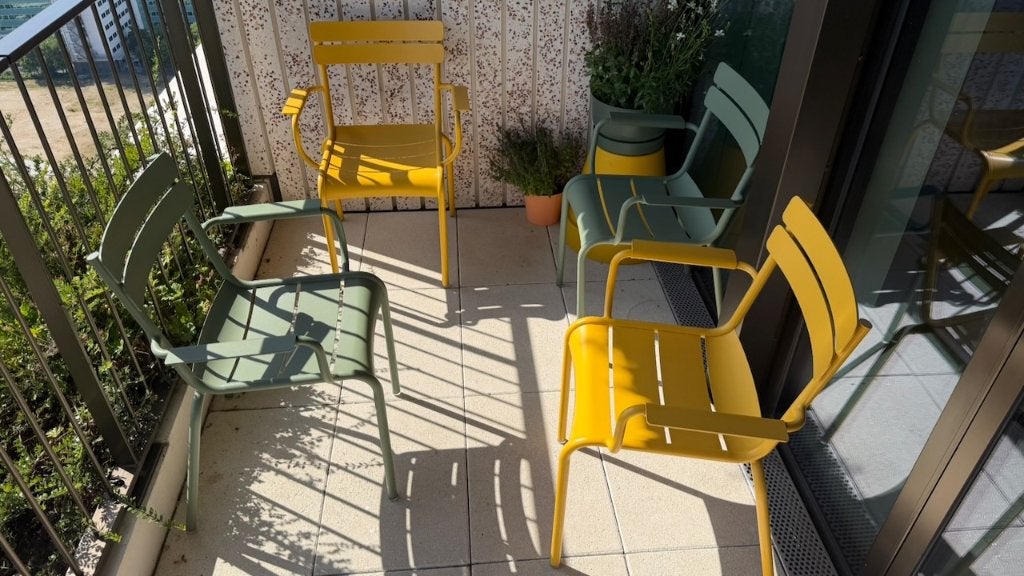 4 Ferrmob Luxembourg stoelen, armleuning, Cactus & Honey, Ophalen, Gebruikt, Aluminium, Stapelbaar