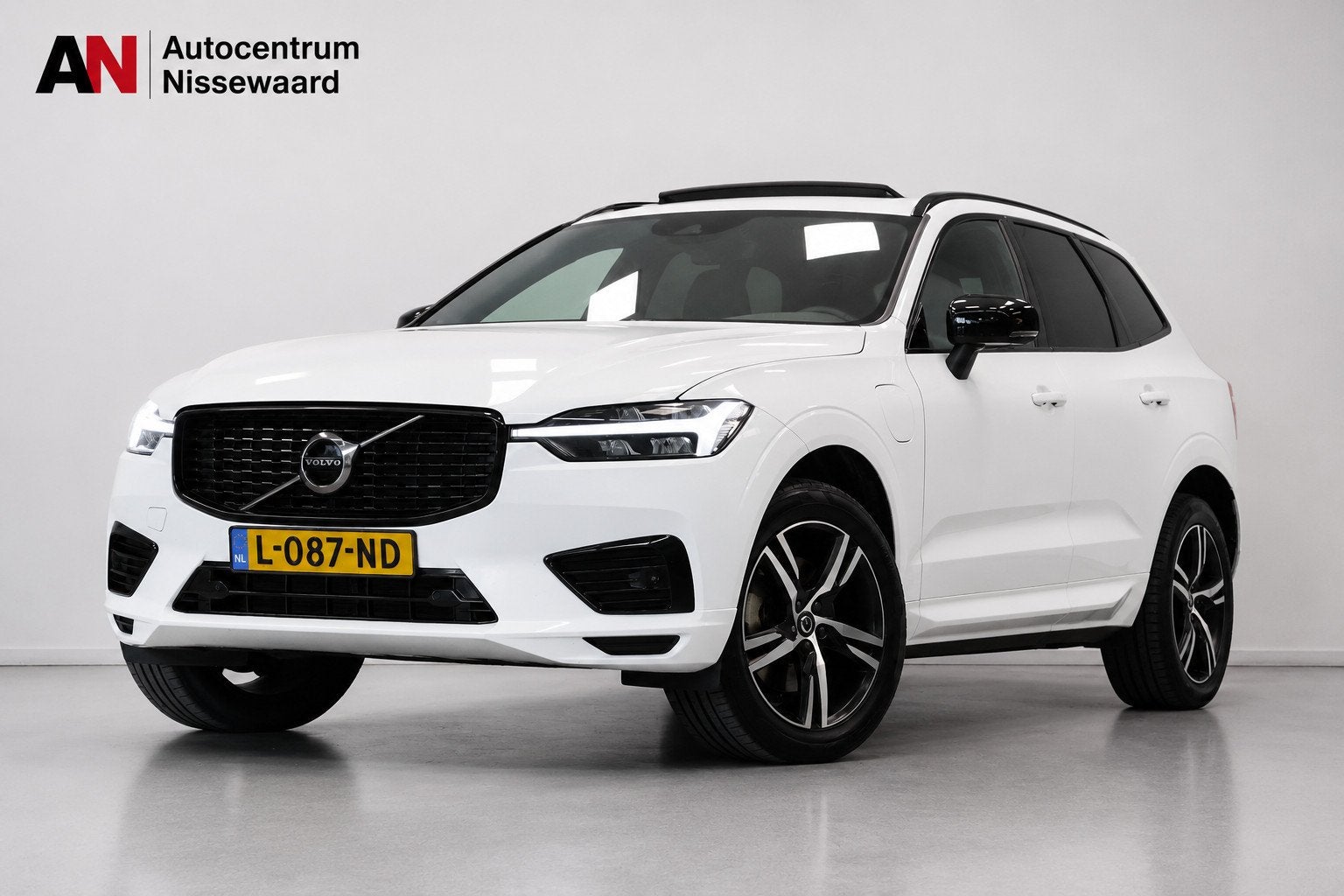 Volvo XC60 2.0 Recharge T8 AWD R-Design |Panoramadak|, Automaat, Gebruikt, 1969 cc, 138 €/maand