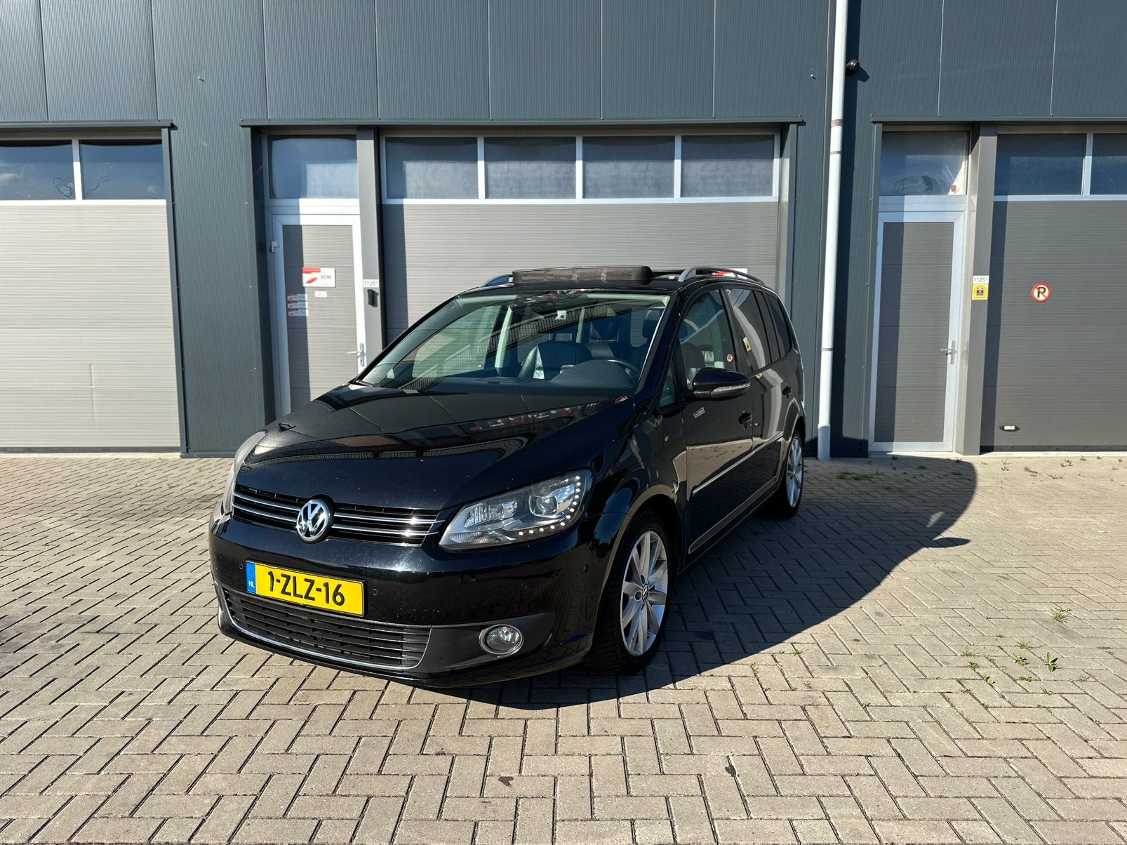 Volkswagen Touran 1.4 TSI Dsg7 Highline vol! 2011 Zwart, 15 km/l, 4 cilinders, 1436 kg, Zwart
