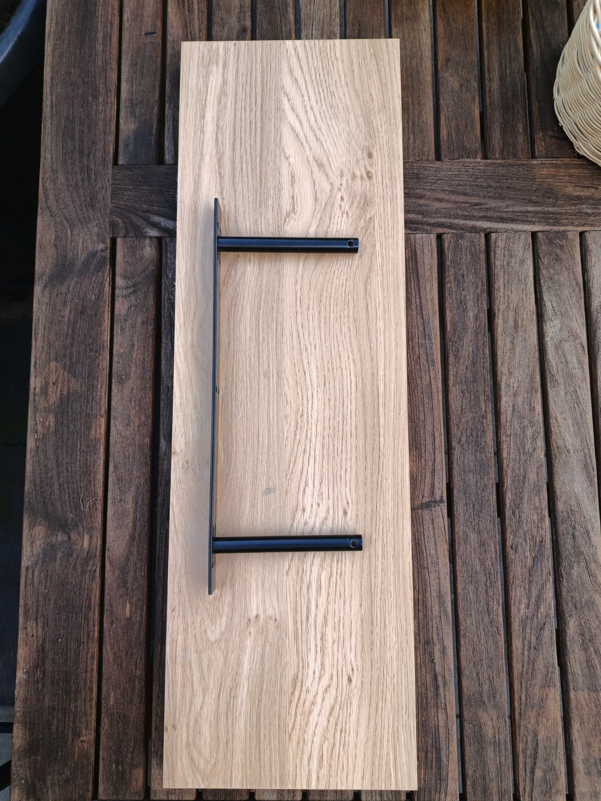 Eikenhouten plank look met zwarte beugels Ikea Lack, Huis en Inrichting, Woonaccessoires | Wandplanken en Boekenplanken, Ophalen