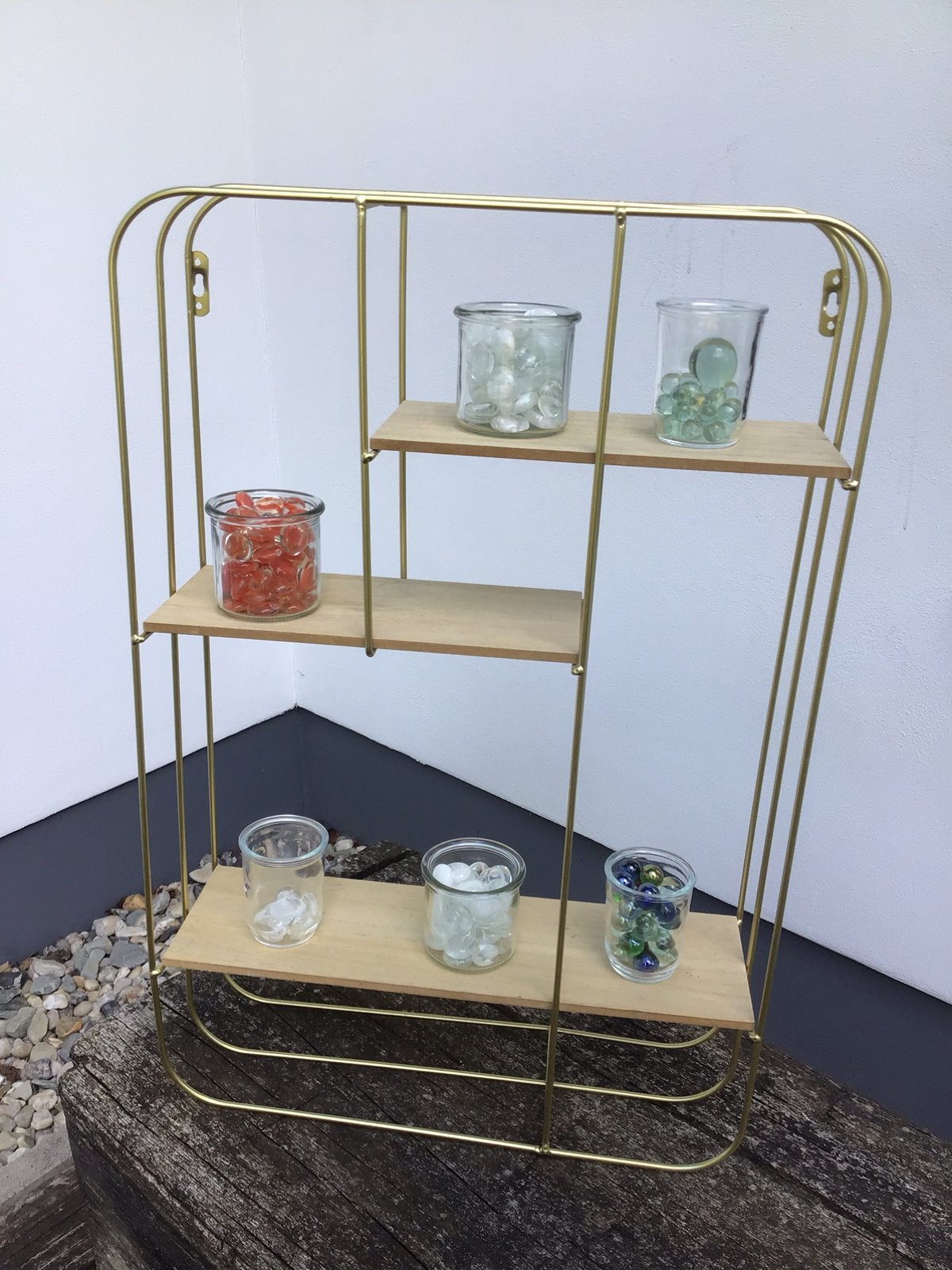 Goudkleurig - Lichtmetalen wandrekje met houten plankjes, Ophalen of Verzenden, Zo goed als nieuw
