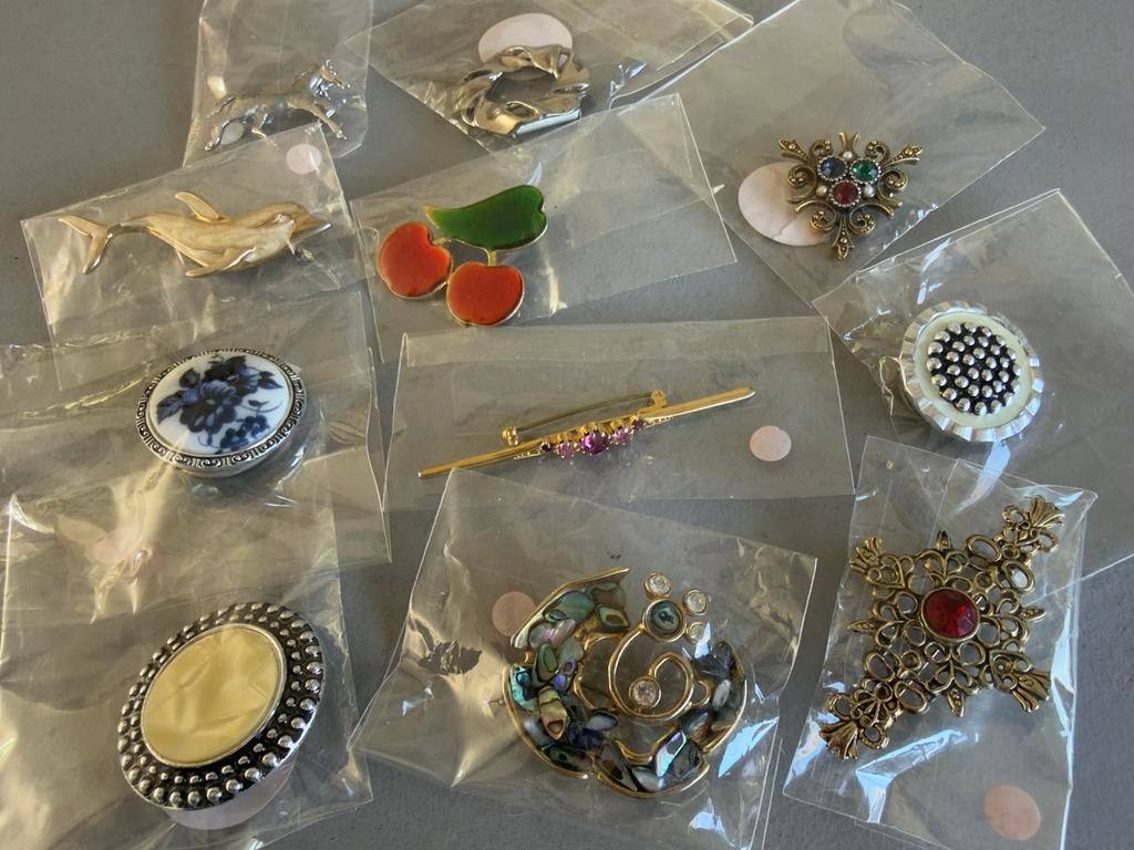 Partijtje diverse broches en sjaal klemmetjes, zie foto’s!, Ophalen of Verzenden, Gebruikt
