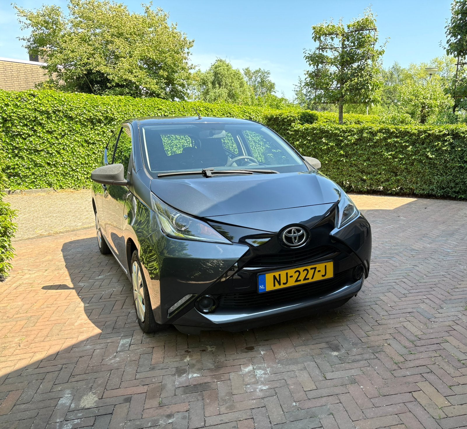 Toyota Aygo 2017 (APK tot mrt ‘27), Stof, Euro 6, Handgeschakeld, Grijs