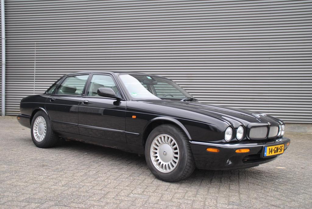 Jaguar XJ 3.2 EXECUTIVE V8 Executive, Auto's, Automaat, Achterwielaandrijving, Beige, Metallic lak
