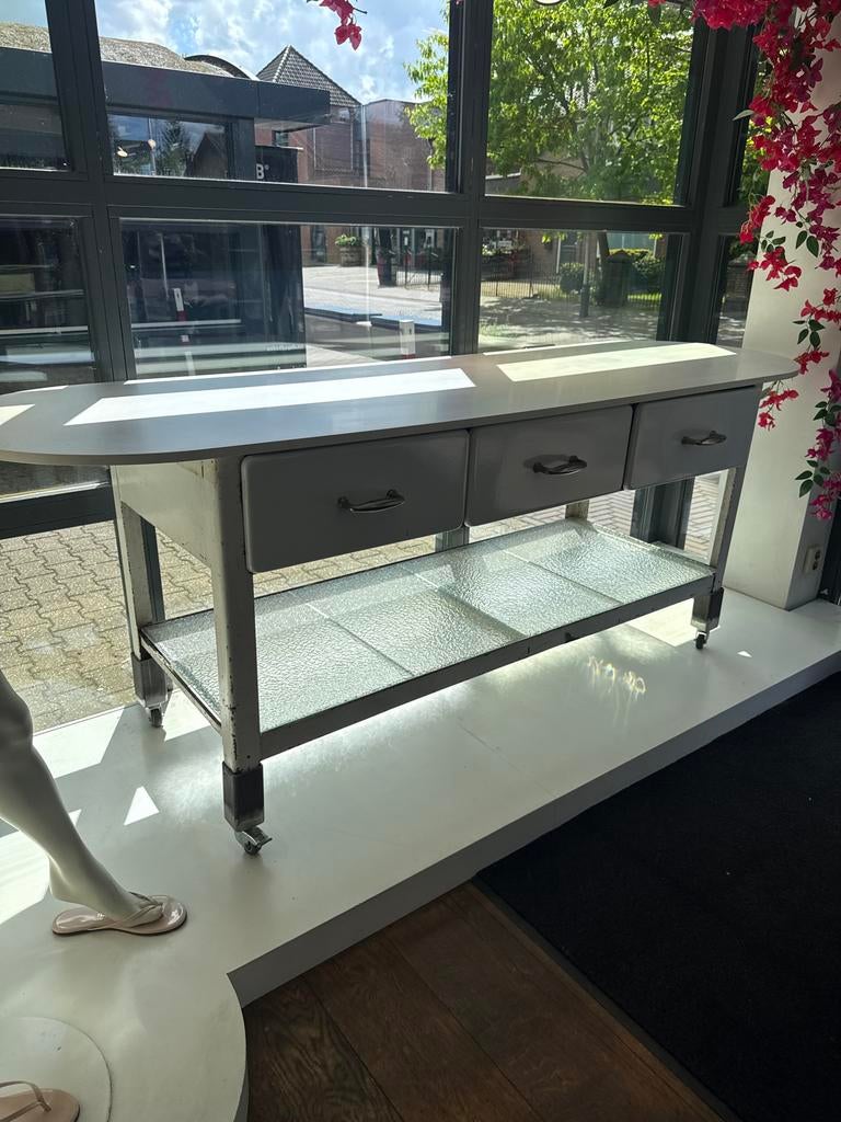 Vintage Industriële Werkbank/Dressoir met Lades en Glasplaat, Ophalen, Gebruikt