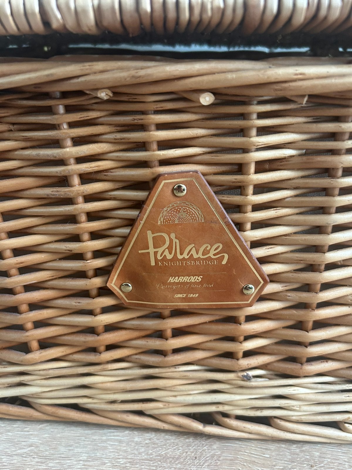 Palace x Harrods 2021 Christmas Hamper, Ophalen, Zo goed als nieuw