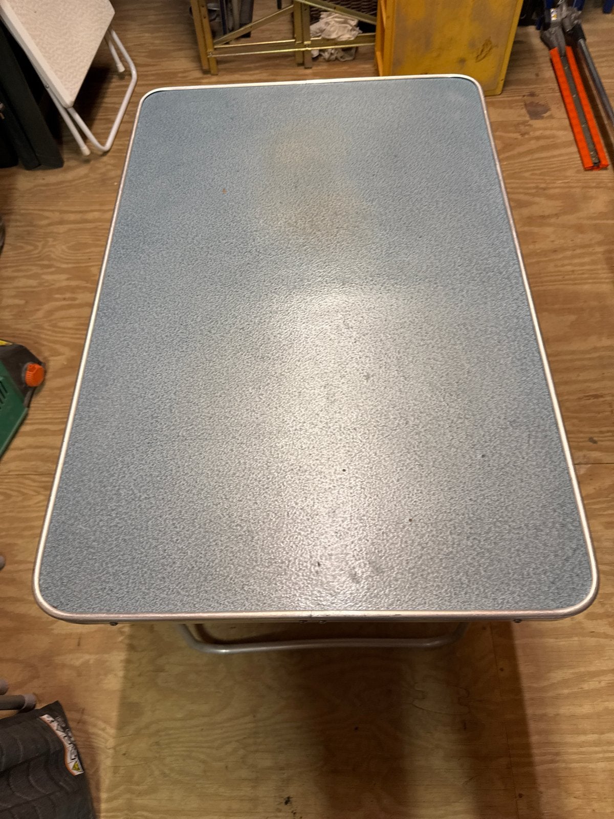 Vintage campingtafel - Opvouwbaar en compact, Gebruikt, 100 tot 150 cm, Metaal, Vier personen