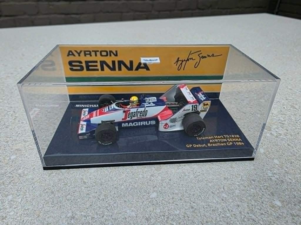 1/43 Ayrton Senna GP Debut 1984 * NIEUWSTAAT *, Ophalen of Verzenden, Zo goed als nieuw, Auto, MiniChamps
