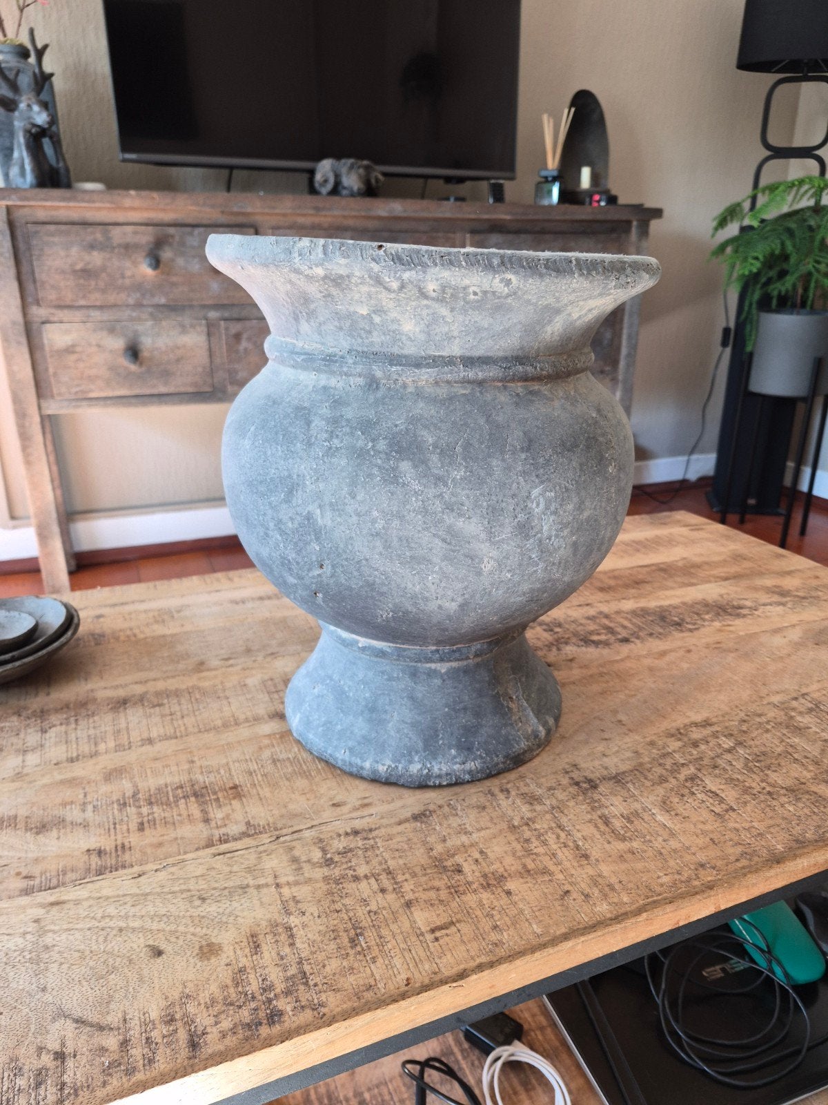 brocante zware vaas., Ophalen, Nieuw, Grijs