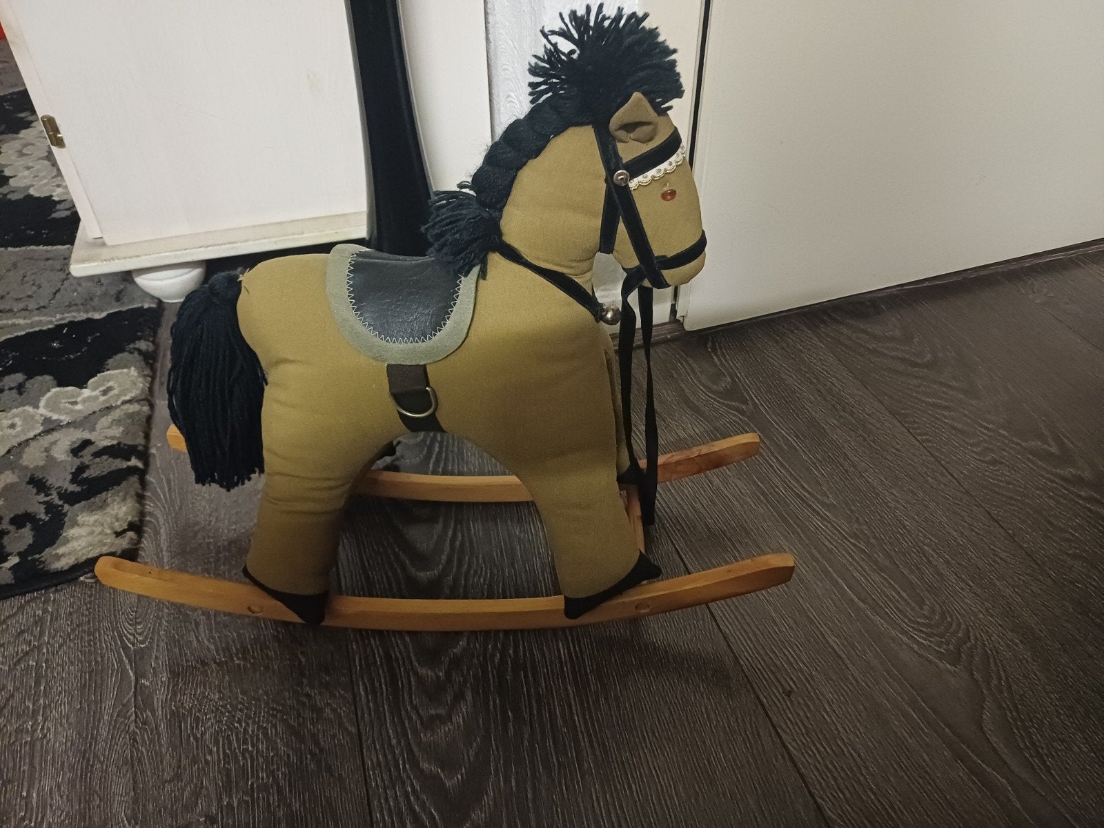 Schattig hobbelpaard voor uren speelplezier, Ophalen of Verzenden, Gebruikt, Jongen of Meisje